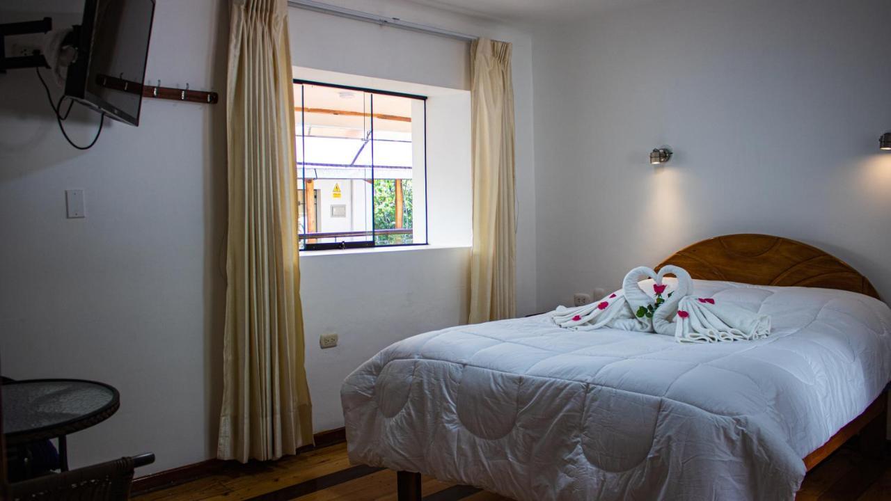 Hotel Los Laureles Calca Eksteriør bilde