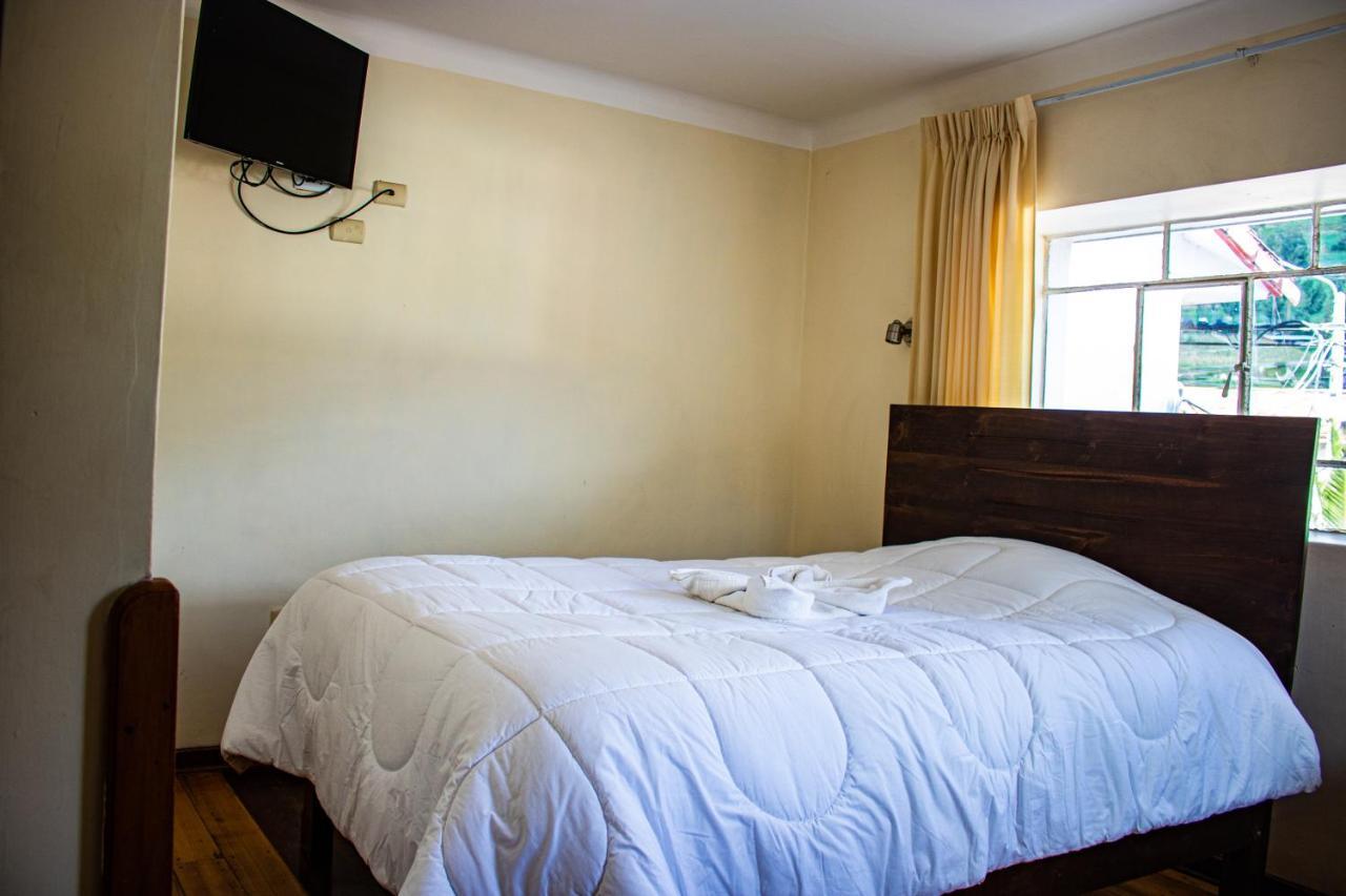 Hotel Los Laureles Calca Eksteriør bilde