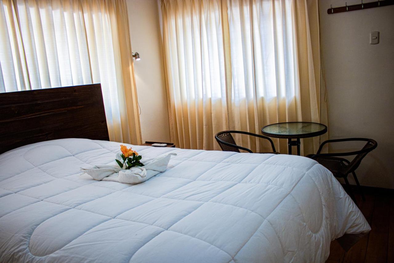 Hotel Los Laureles Calca Eksteriør bilde
